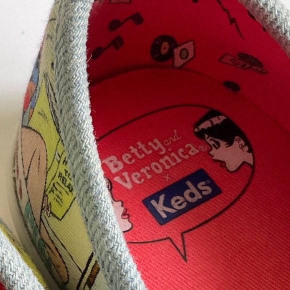 Keds × Betty & Veronica Archie Comics Strip Sneaker Size 9 - Picture 7 of 10